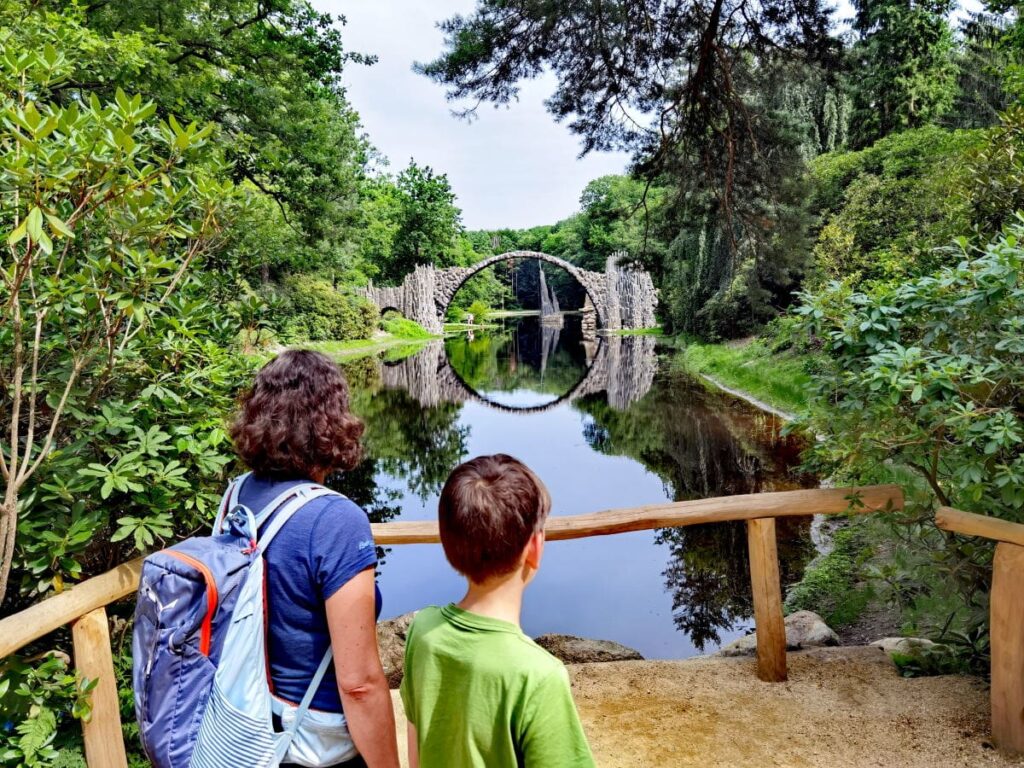 Die Rakotzbrücke im Rhododendronpark Kromlau - auch als Teufelsbrücke bekannt